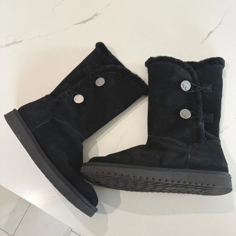 Koolaburra by UGG Kinslei Black Suede Button Detail Plaid Flannel Lined Boots 10
